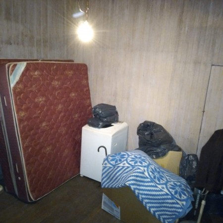 Departamento tipo casa al frente de 3 ambientes con entrada de auto.