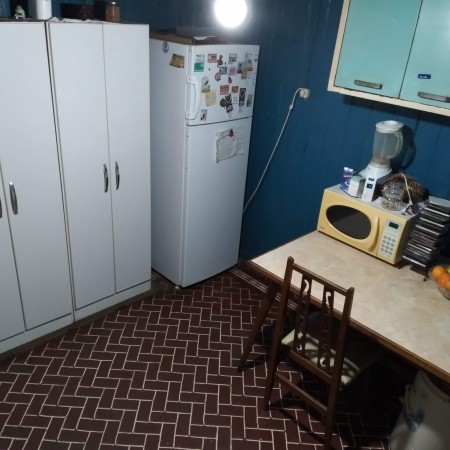 Departamento tipo casa al frente de 3 ambientes con entrada de auto.