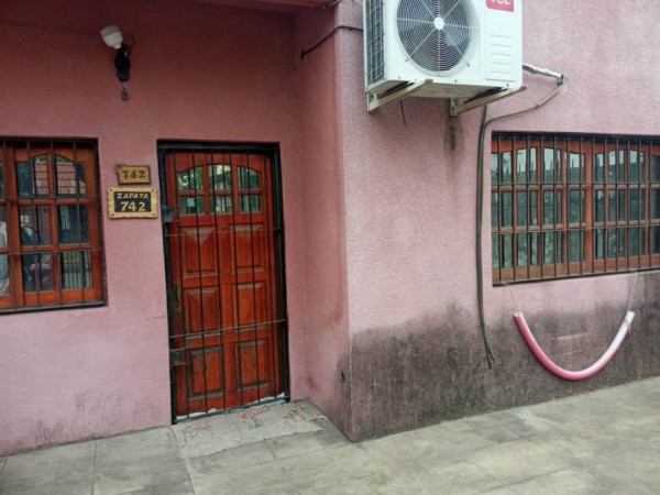 Casa tipo chalet en dos plantas apta para dos familias