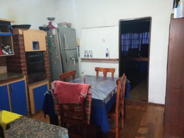 Casa tipo chalet en dos plantas apta para dos familias