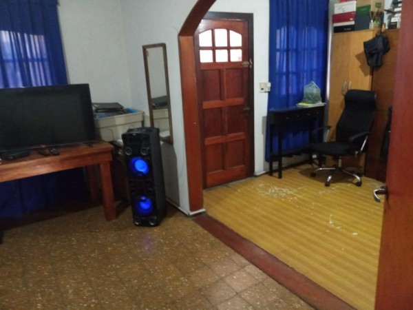 Casa tipo chalet en dos plantas apta para dos familias