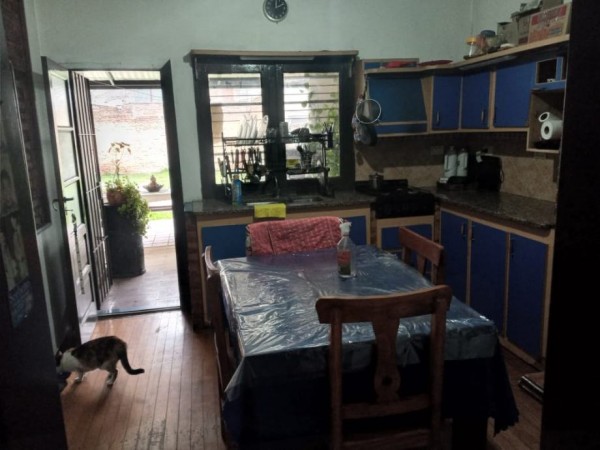 Casa tipo chalet en dos plantas apta para dos familias