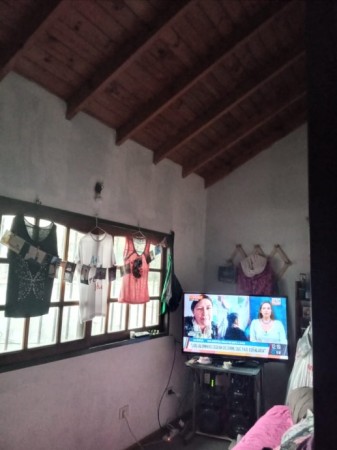 Casa tipo chalet en dos plantas apta para dos familias