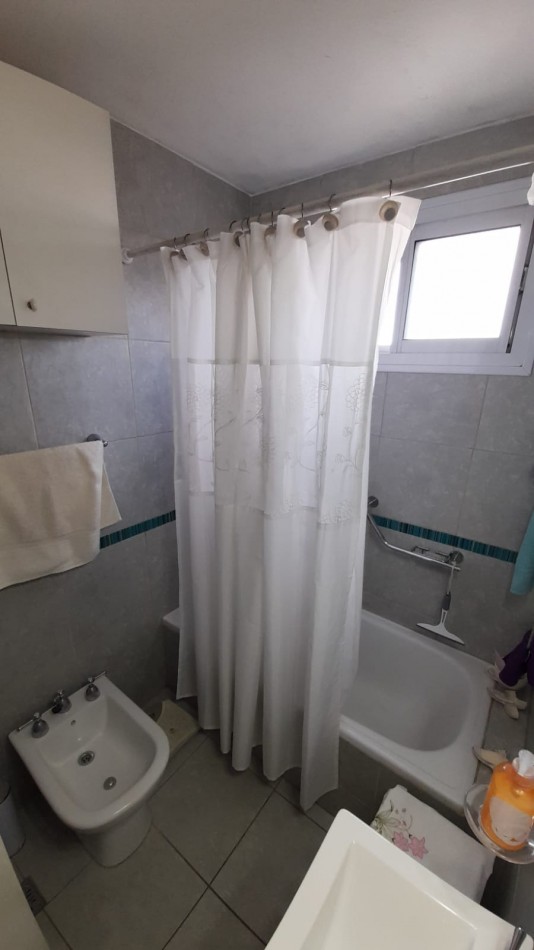 OPORTUNIDAD /DEPTO 4 AMB CON COCHERA