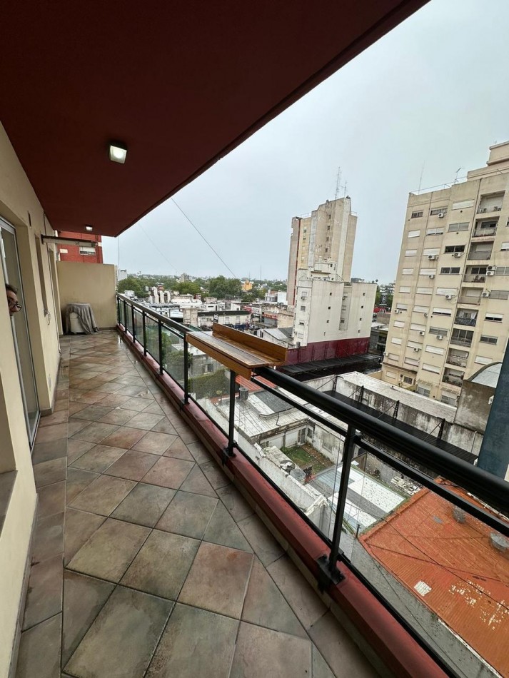 ALQUILER DE GRAN 2 AMBIENTES CON COCHERA