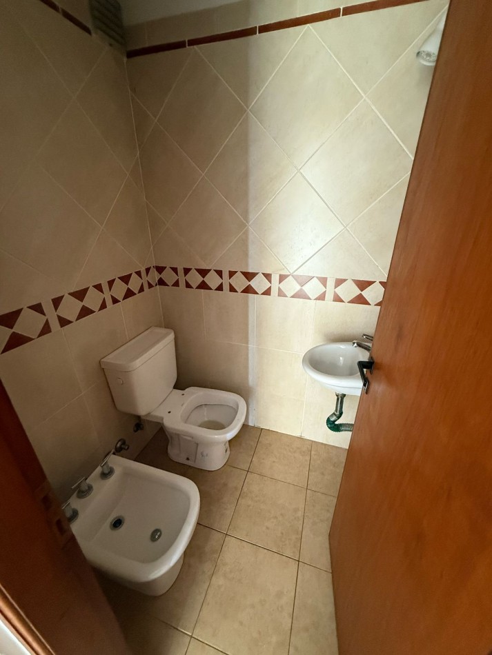 ALQUILER DE GRAN 2 AMBIENTES CON COCHERA