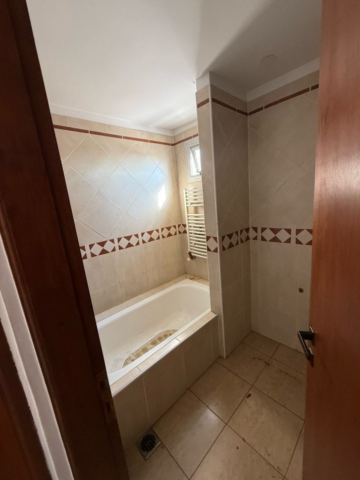 ALQUILER DE GRAN 2 AMBIENTES CON COCHERA