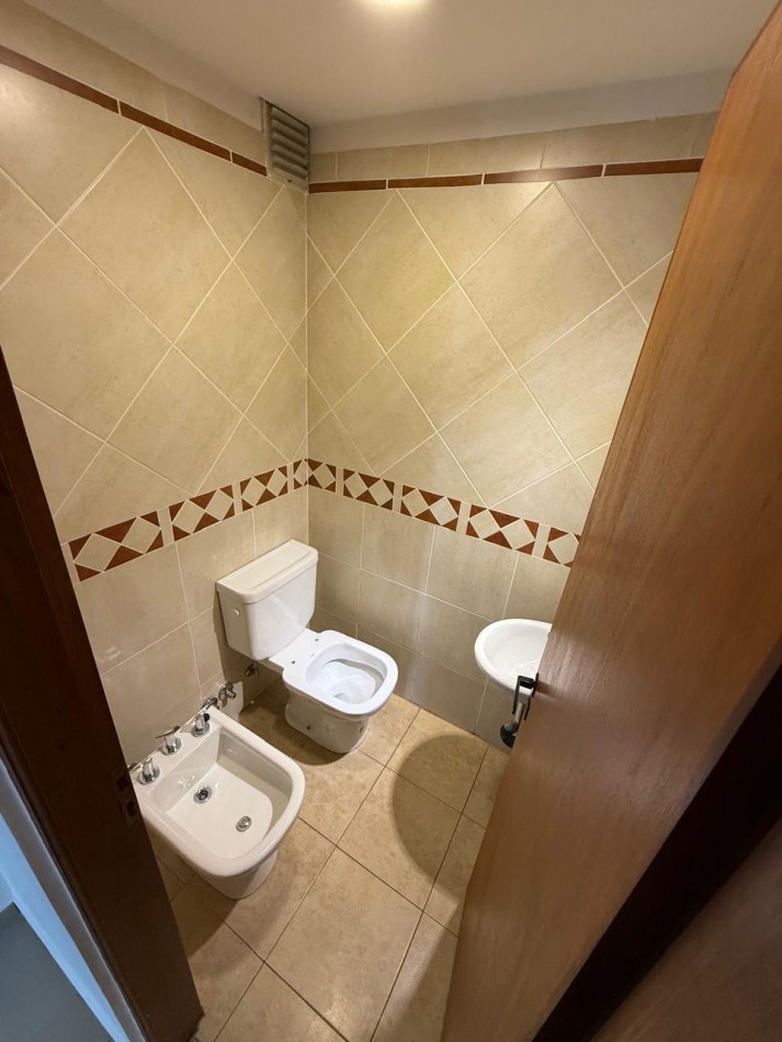 ALQUILER DE GRAN 2 AMBIENTES CON COCHERA