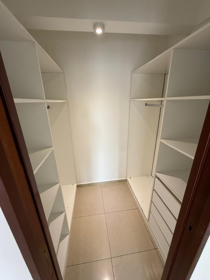 ALQUILER DE GRAN 2 AMBIENTES CON COCHERA