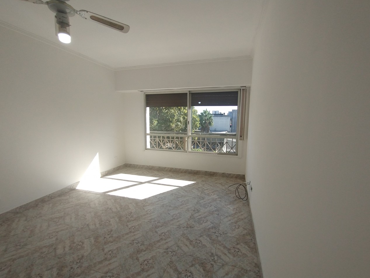ALQUILER 2 AMBIENTES APTO PROFESIONAL centro de Banfield Alem esq Larroque