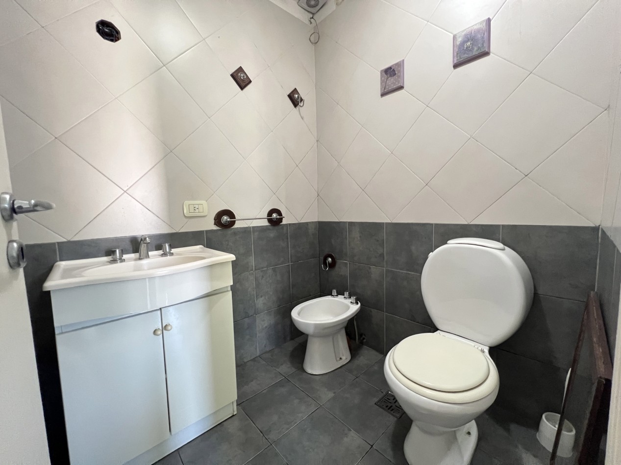 CASA 3 AMBIENTES CON DOS COCHERAS