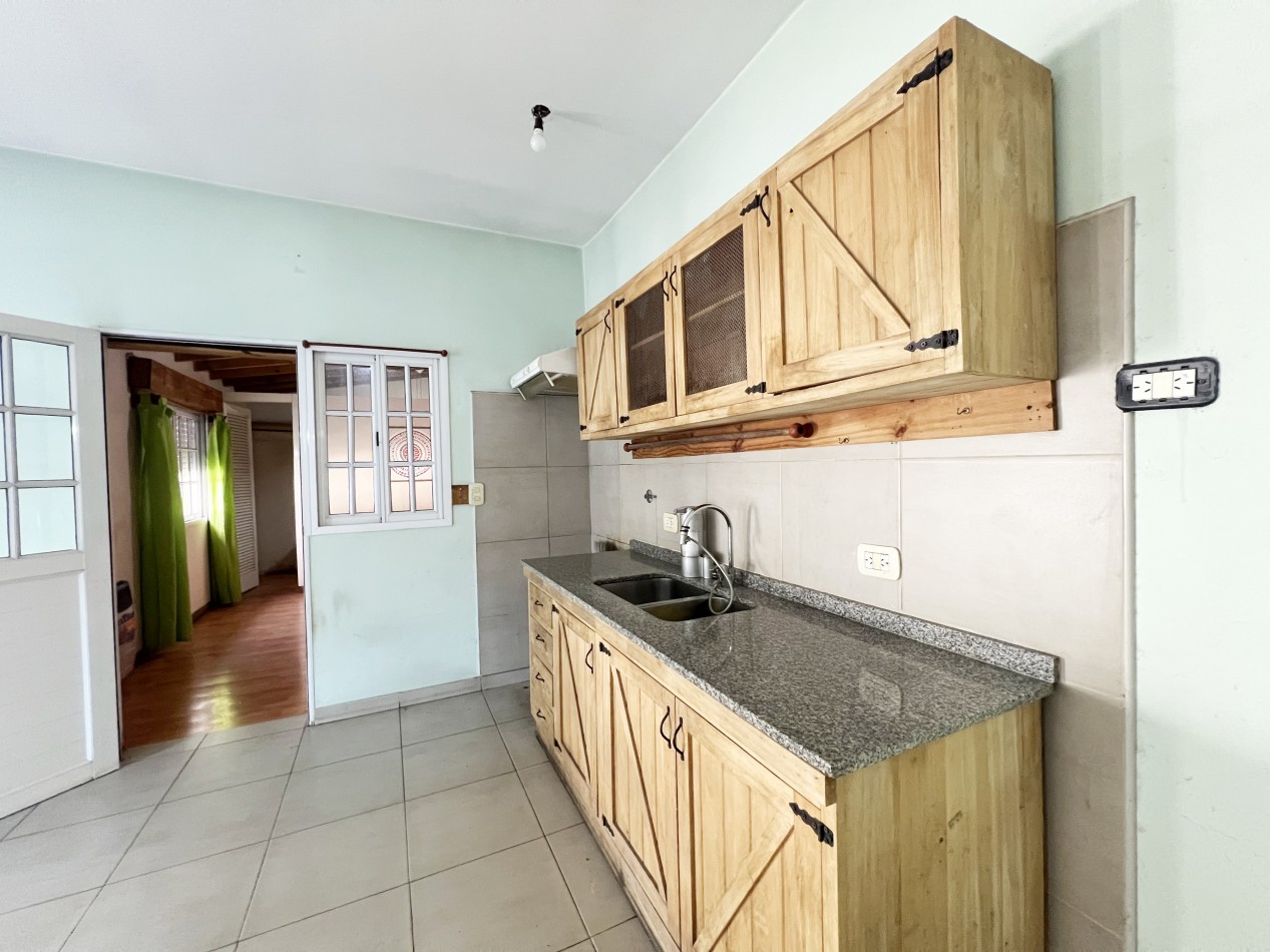 CASA 3 AMBIENTES CON DOS COCHERAS