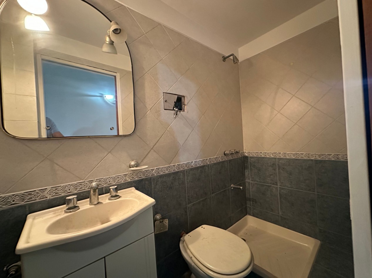 Venta Departamento 4 Ambientes con Cochera y Balcon - 3 Dormitorios - Alvear 350