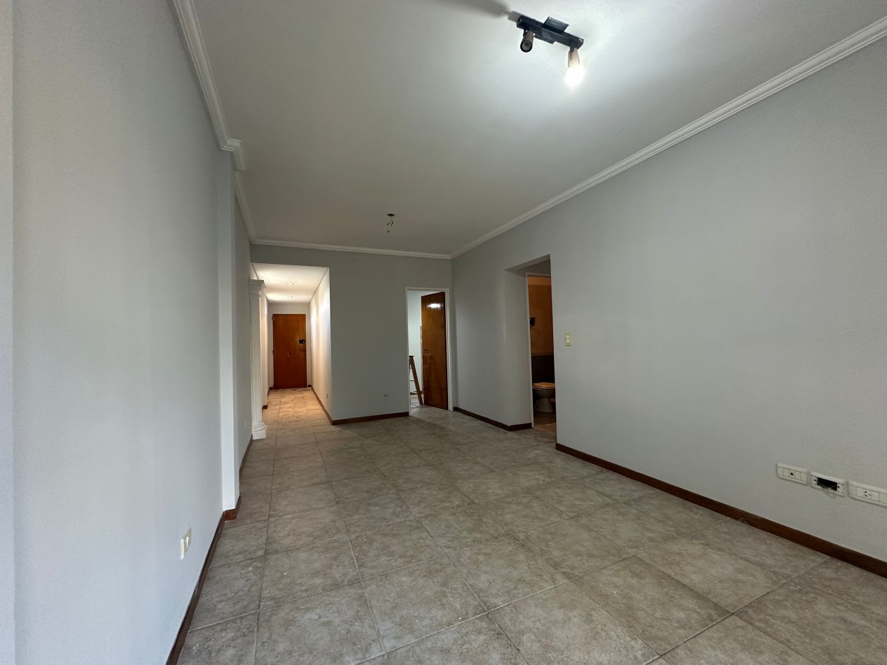 Venta Departamento 4 Ambientes con Cochera y Balcon - 3 Dormitorios - Alvear 350
