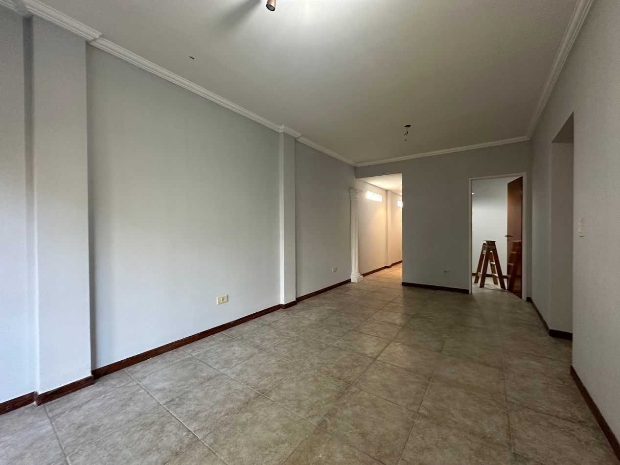 Venta Departamento 4 Ambientes con Cochera y Balcon - 3 Dormitorios - Alvear 350
