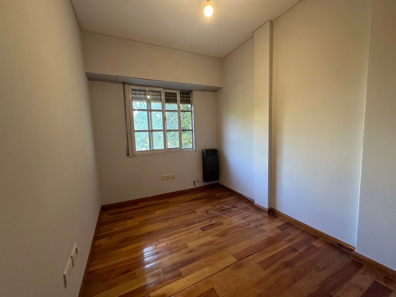 Venta Departamento 4 Ambientes con Cochera y Balcon - 3 Dormitorios - Alvear 350