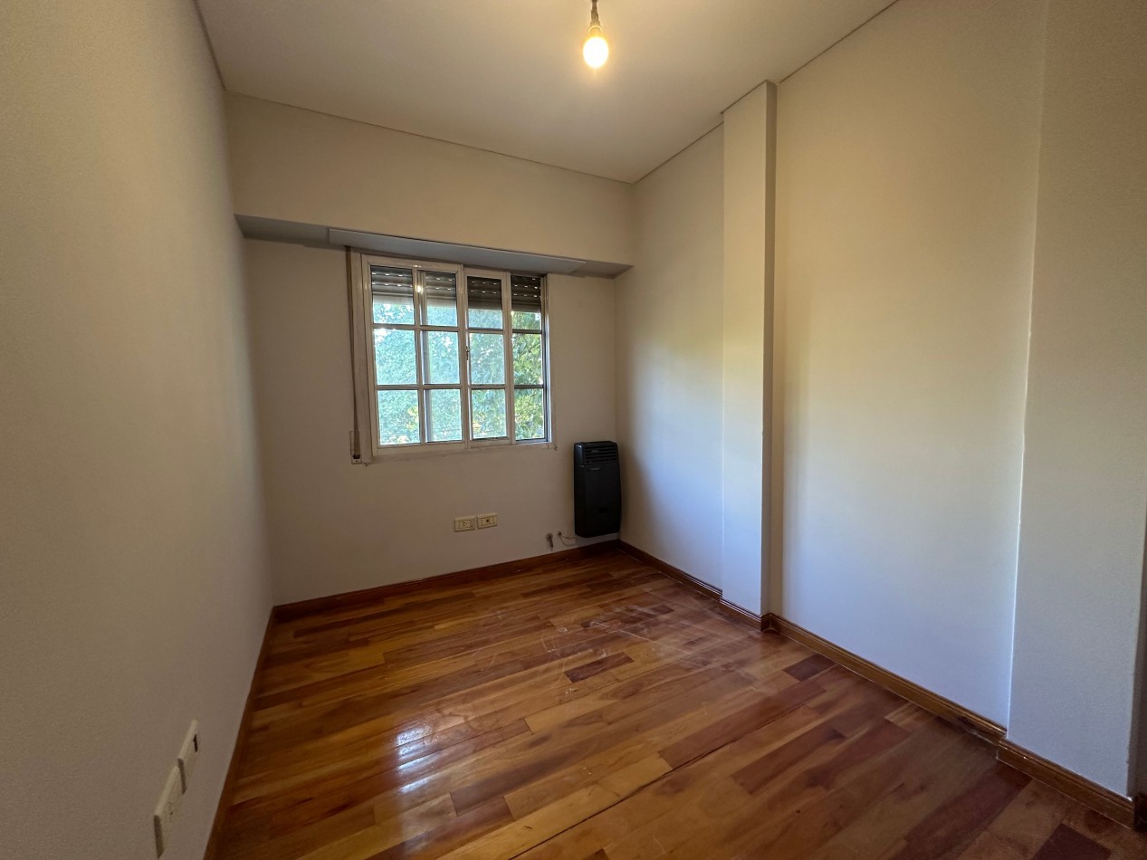 Venta Departamento 4 Ambientes con Cochera y Balcon - 3 Dormitorios - Alvear 350