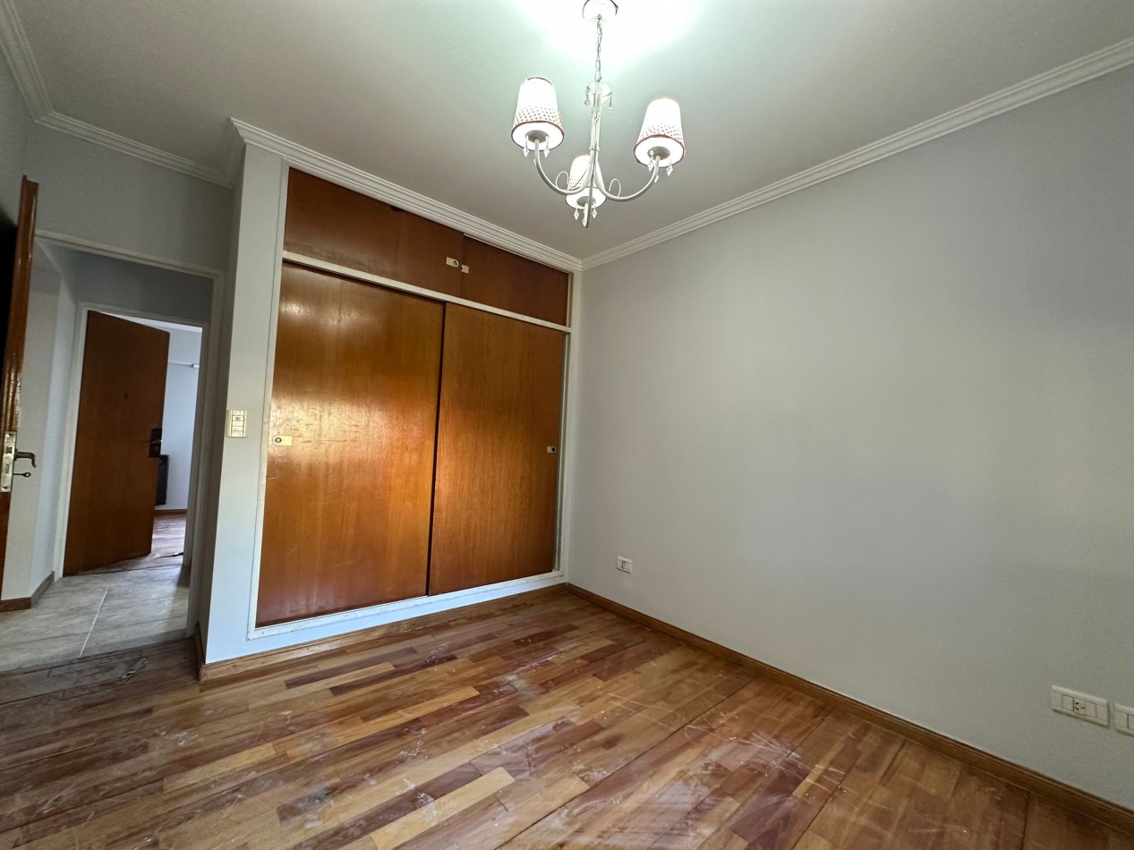 Venta Departamento 4 Ambientes con Cochera y Balcon - 3 Dormitorios - Alvear 350