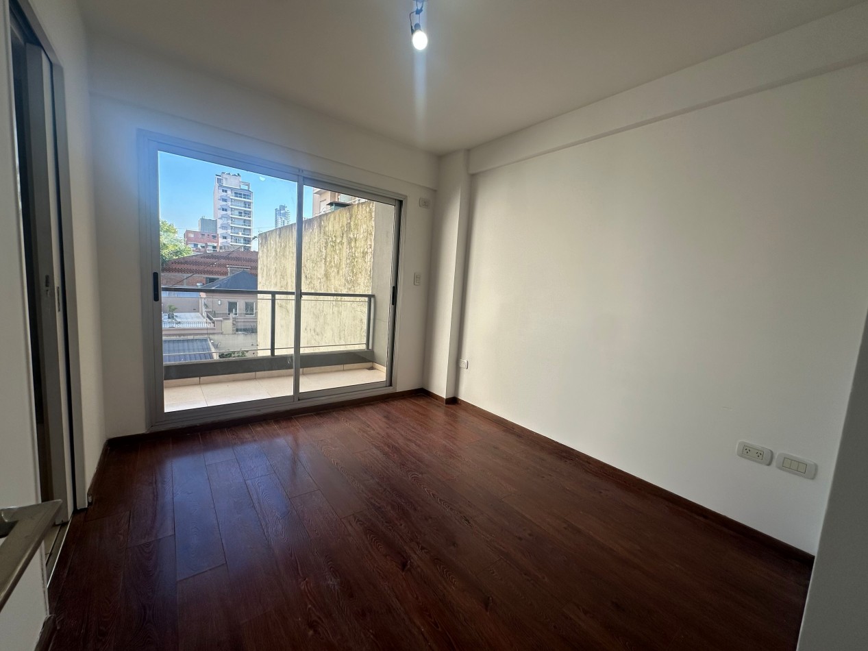 DEPTO 2 AMBIENTES CON COCHERA TERRAZA PRIVADA LOMAS CENTRICO APTO PROFESIONAL