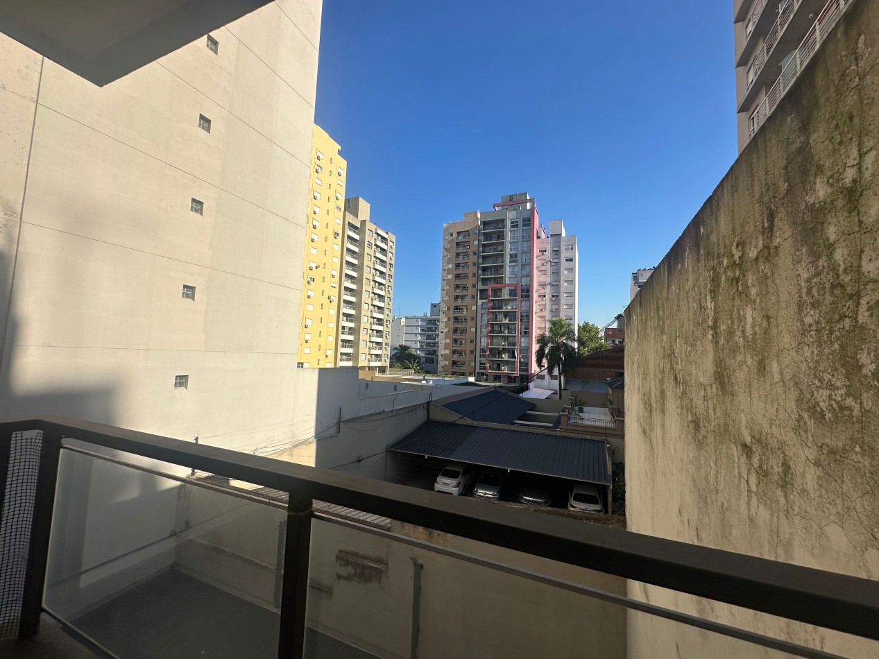 DEPTO 2 AMBIENTES CON COCHERA TERRAZA PRIVADA LOMAS CENTRICO APTO PROFESIONAL