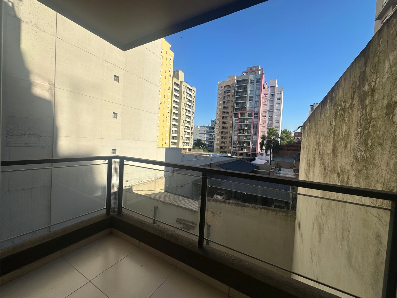 DEPTO 2 AMBIENTES CON COCHERA TERRAZA PRIVADA LOMAS CENTRICO APTO PROFESIONAL