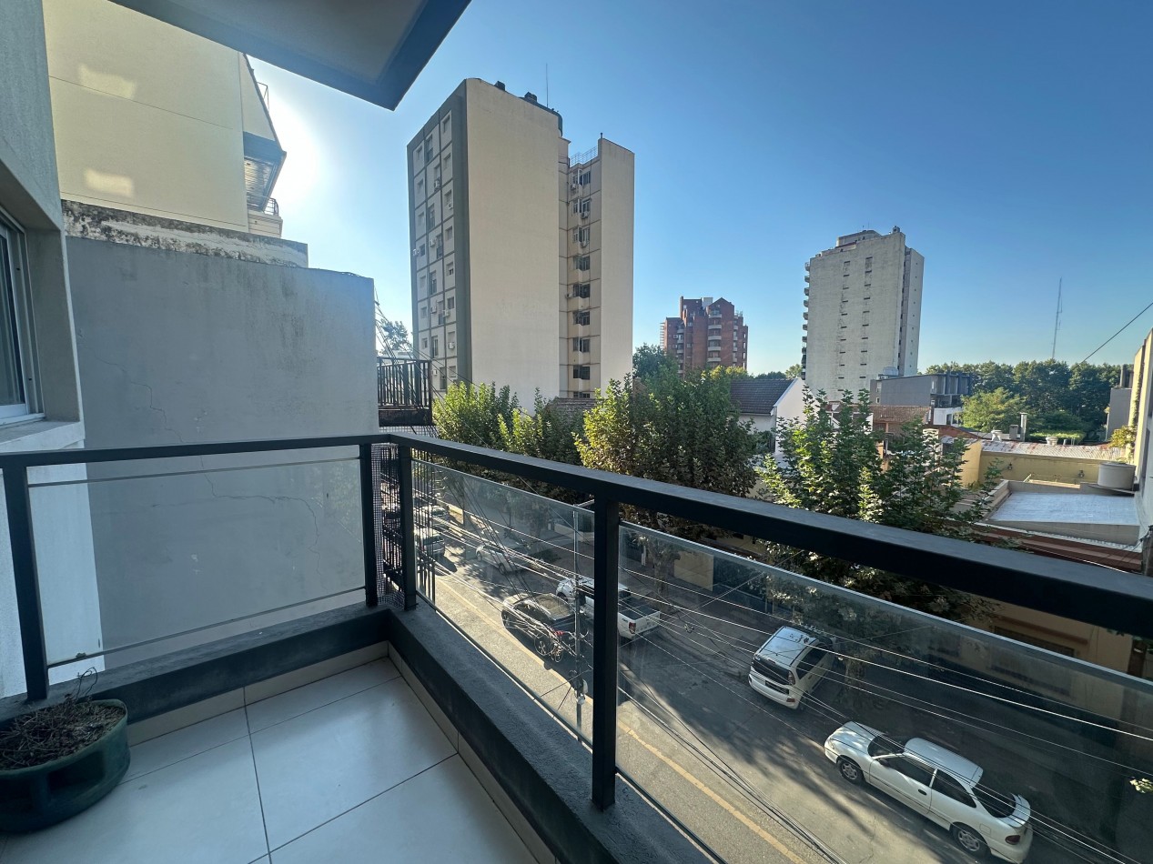 DEPTO 2 AMBIENTES CON COCHERA TERRAZA PRIVADA LOMAS CENTRICO APTO PROFESIONAL