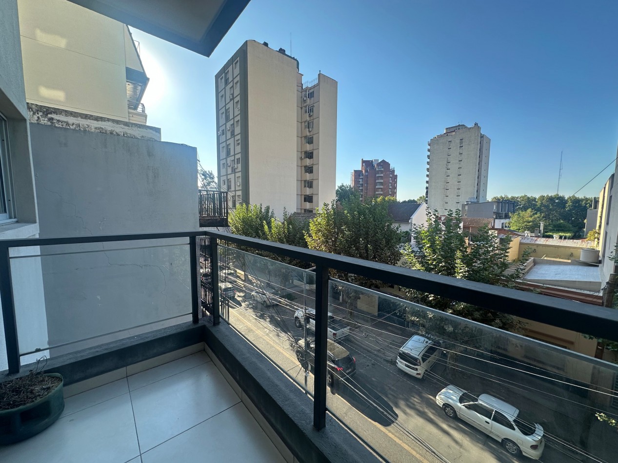 DEPTO 2 AMBIENTES CON COCHERA TERRAZA PRIVADA LOMAS CENTRICO APTO PROFESIONAL