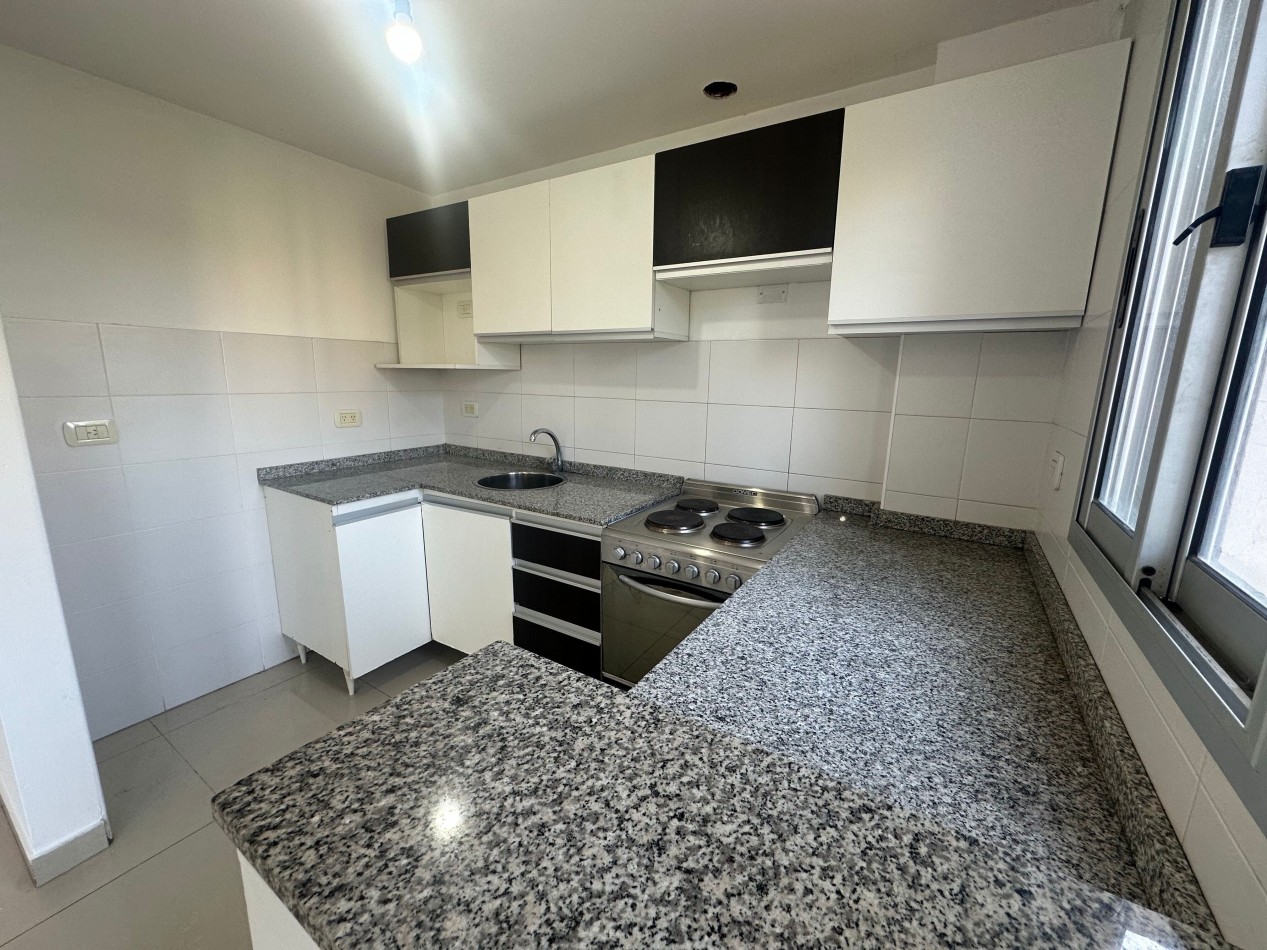 DEPTO 2 AMBIENTES CON COCHERA TERRAZA PRIVADA LOMAS CENTRICO APTO PROFESIONAL