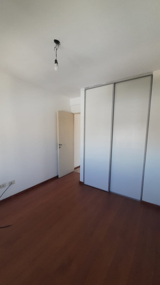 Departamento 2 ambientes en alquiler · 9° piso · Cochera · Lomas de Zamora centro