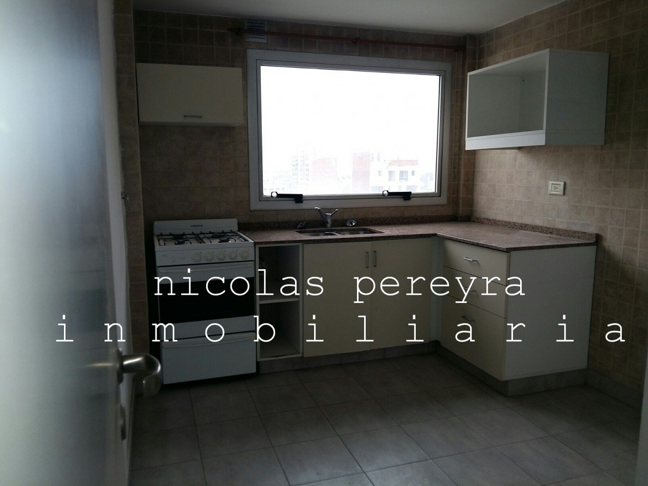 Departamento 2 ambientes en alquiler · 9° piso · Cochera · Lomas de Zamora centro