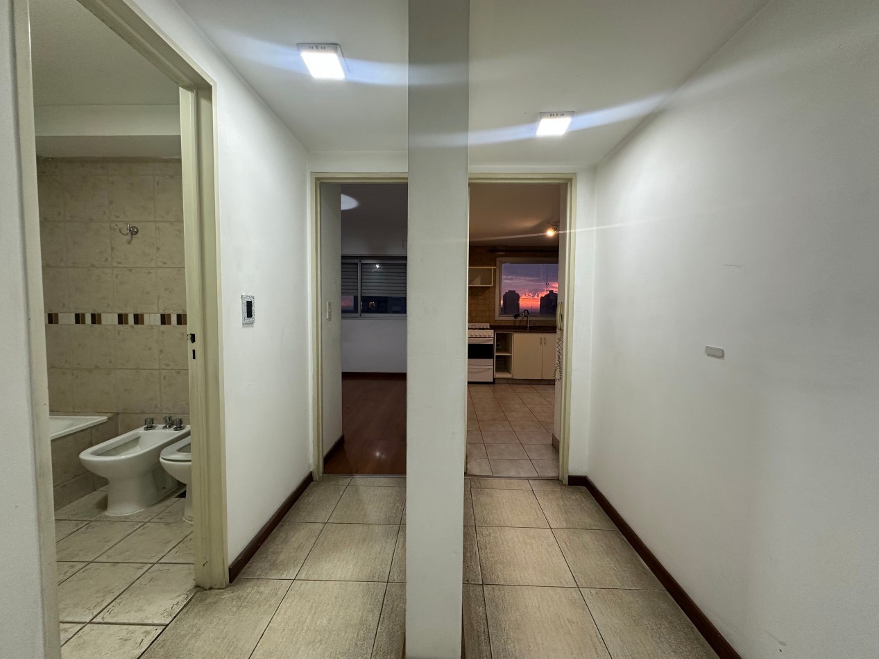 Departamento 2 ambientes en alquiler · 9° piso · Cochera · Lomas de Zamora centro