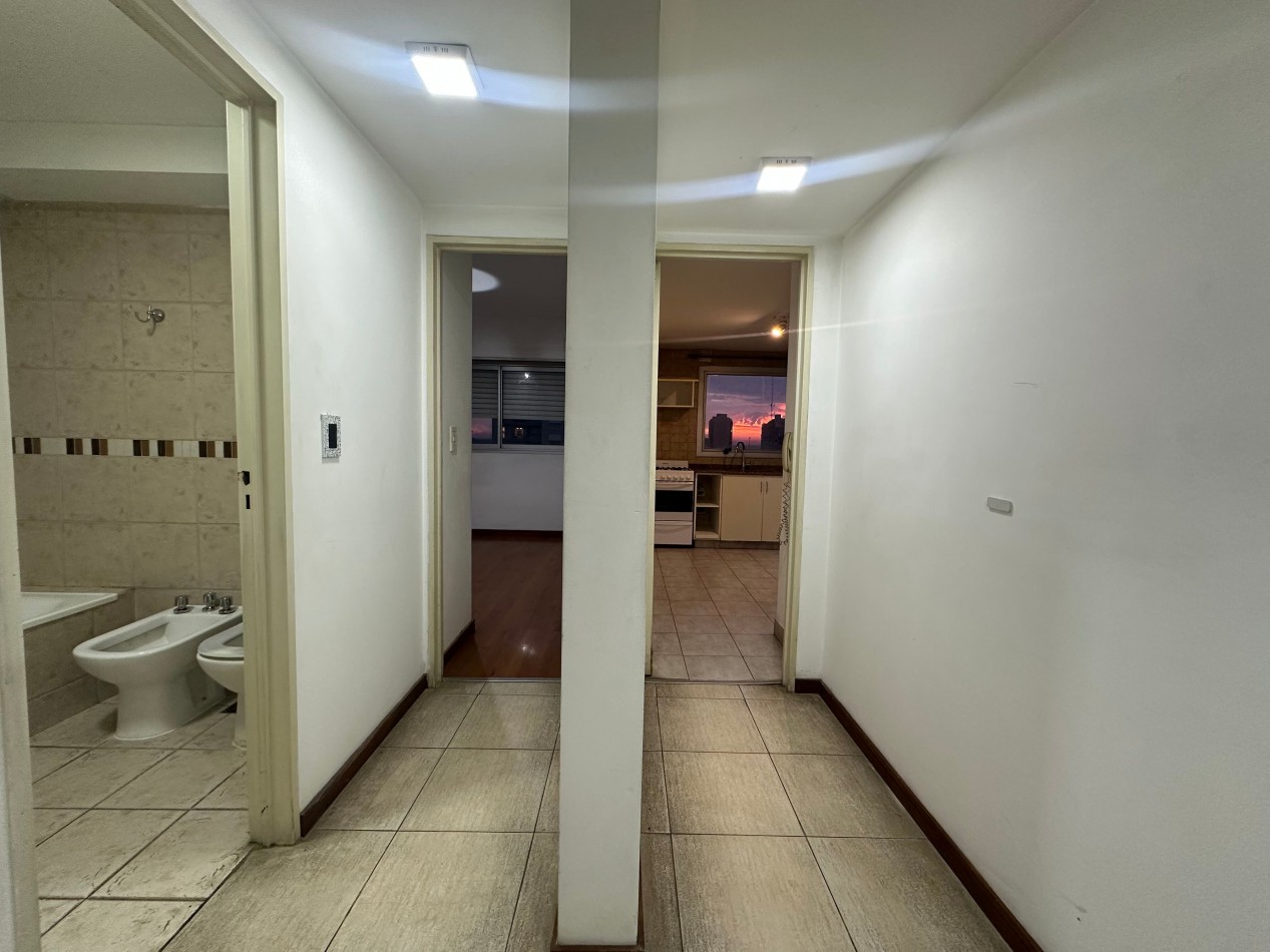Departamento 2 ambientes en alquiler · 9° piso · Cochera · Lomas de Zamora centro