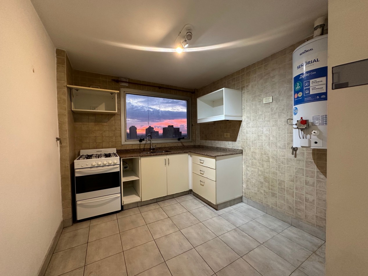 Departamento 2 ambientes en alquiler · 9° piso · Cochera · Lomas de Zamora centro