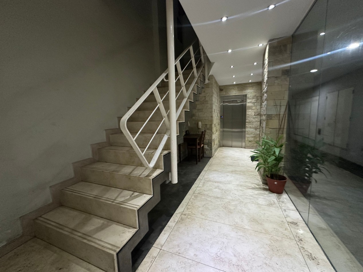 Departamento 2 ambientes en alquiler · 9° piso · Cochera · Lomas de Zamora centro