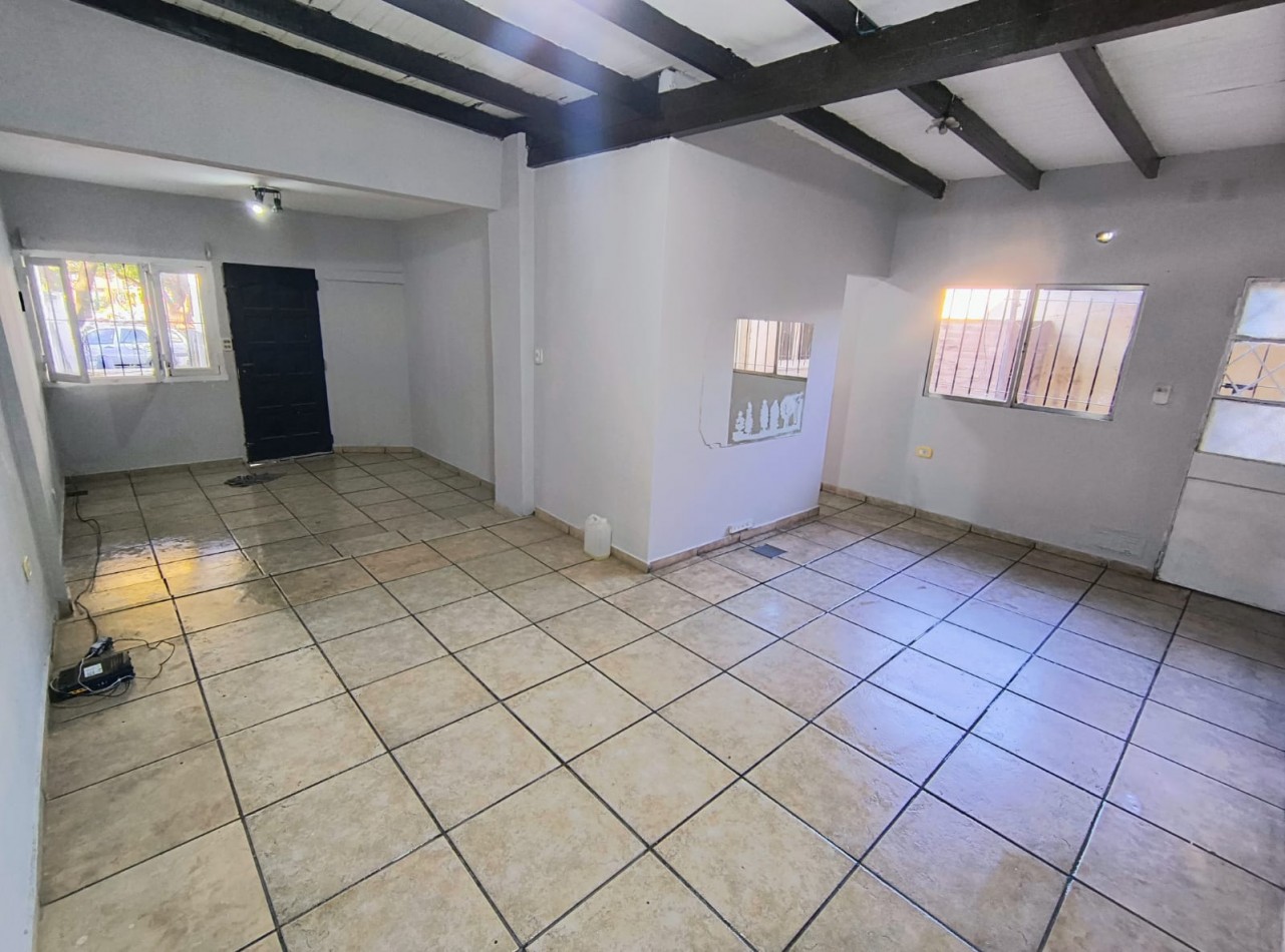 Casa en alquiler PH 2 dormitorios | Ramon Paretta 1061, Llavallol