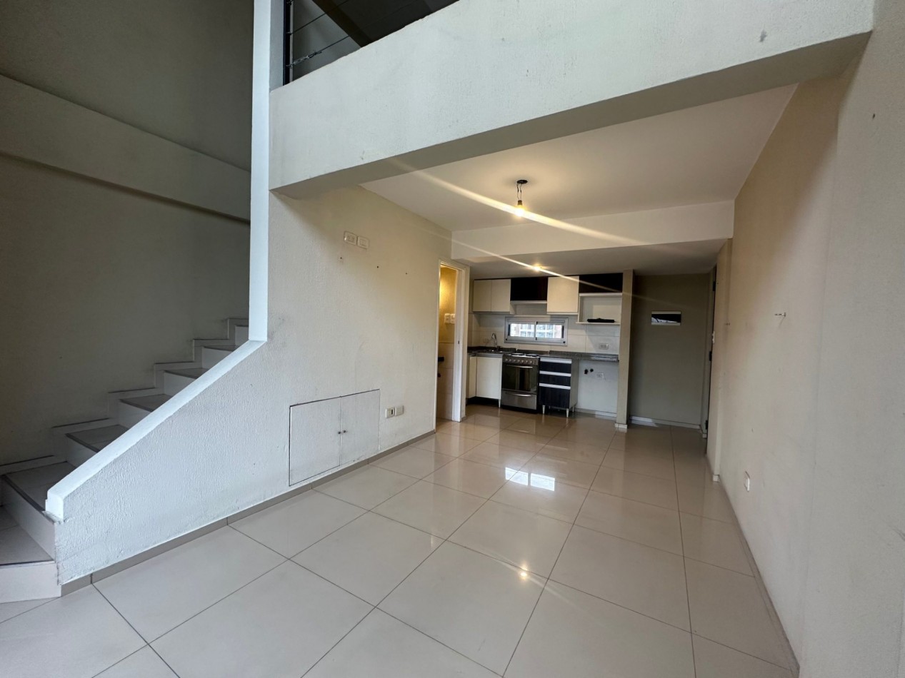 DEPARTAMENTO TIPO LOFT EN  ALQUILER DE 2 AMBIENTES CON TERRAZA PARRILLA YACUZZI  LOMAS CENTRO