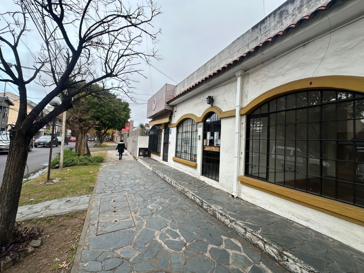 LOCAL COMERCIAL EN ZONA ESTRATEGICA DE BANFIELD