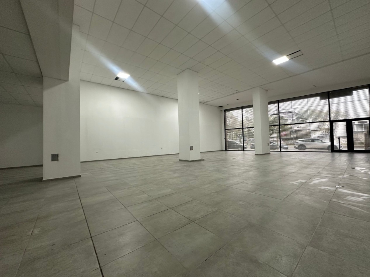 LOCAL COMERCIAL EN ALQUILER | 29 DE SEPTIEMBRE 3840, REMEDIOS DE ESCALADA Superficie: aprox. 300 m² | Frente: aprox. 12 m | Profundidad: aprox. 25 m
