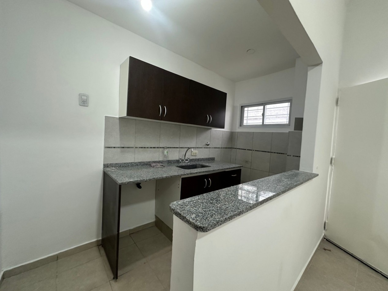 Moderno departamento de 2 amb con cochera sin expensas en Lanus