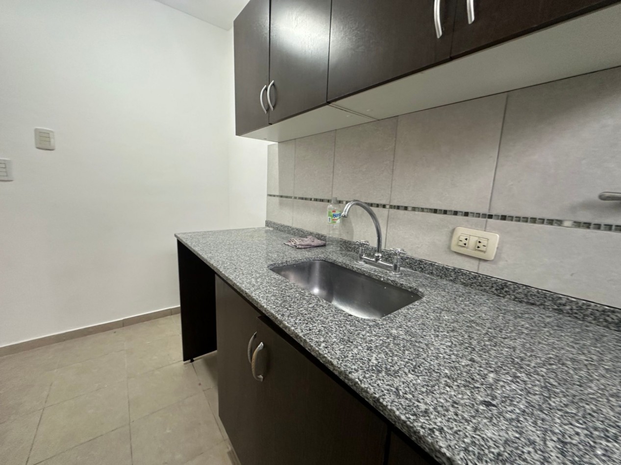 Moderno departamento de 2 amb con cochera sin expensas en Lanus