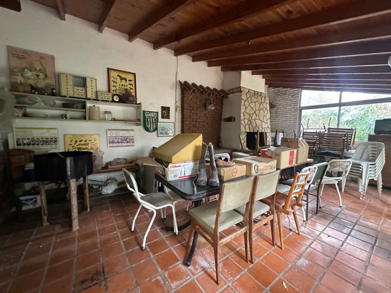 CASA A RECICLAR O A DEMOLER - LOTE DE 541 M² EN ZONA RESIDENCIAL DE BANFIELD