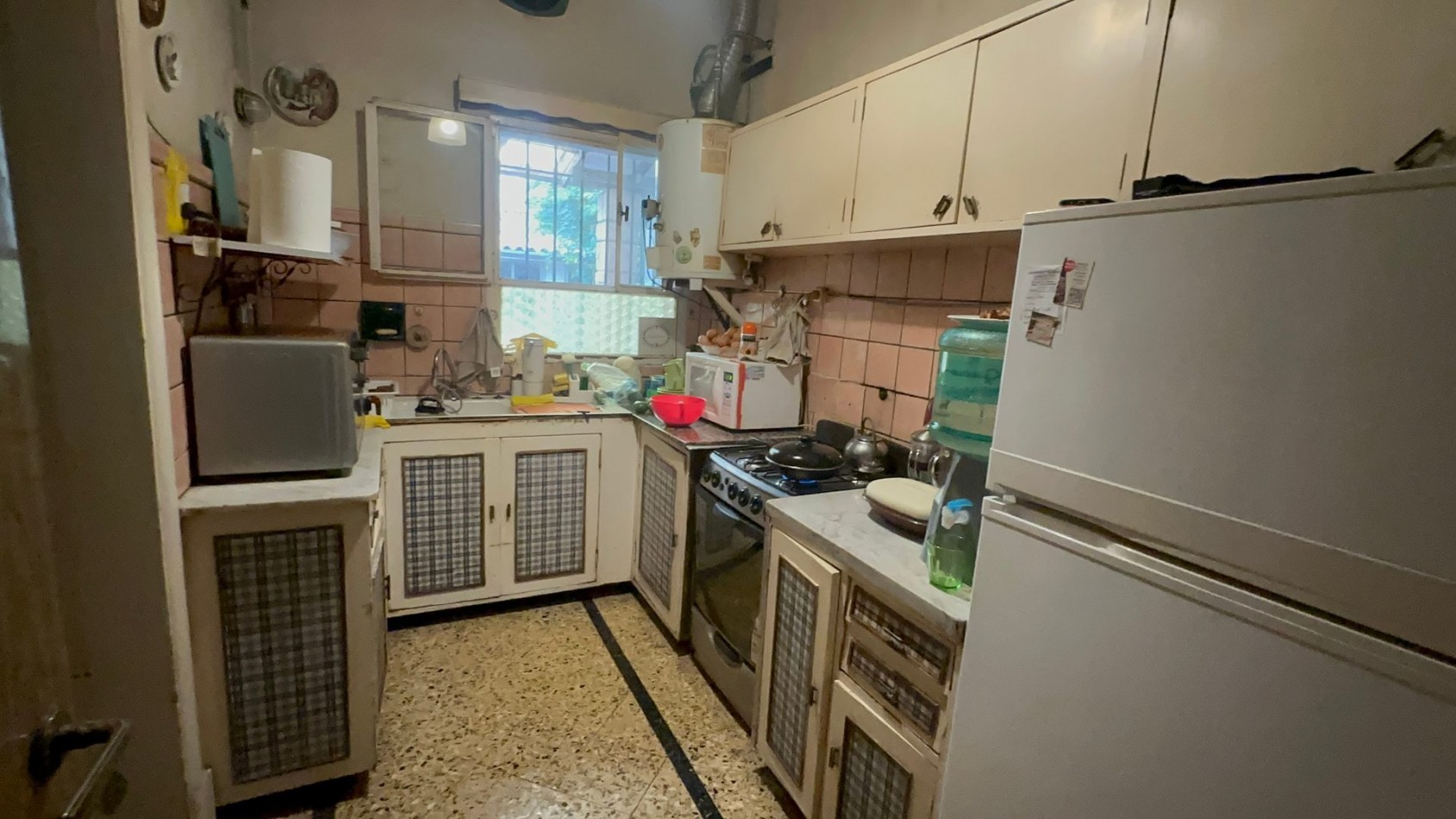 CASA A RECICLAR O A DEMOLER - LOTE DE 541 M² EN ZONA RESIDENCIAL DE BANFIELD