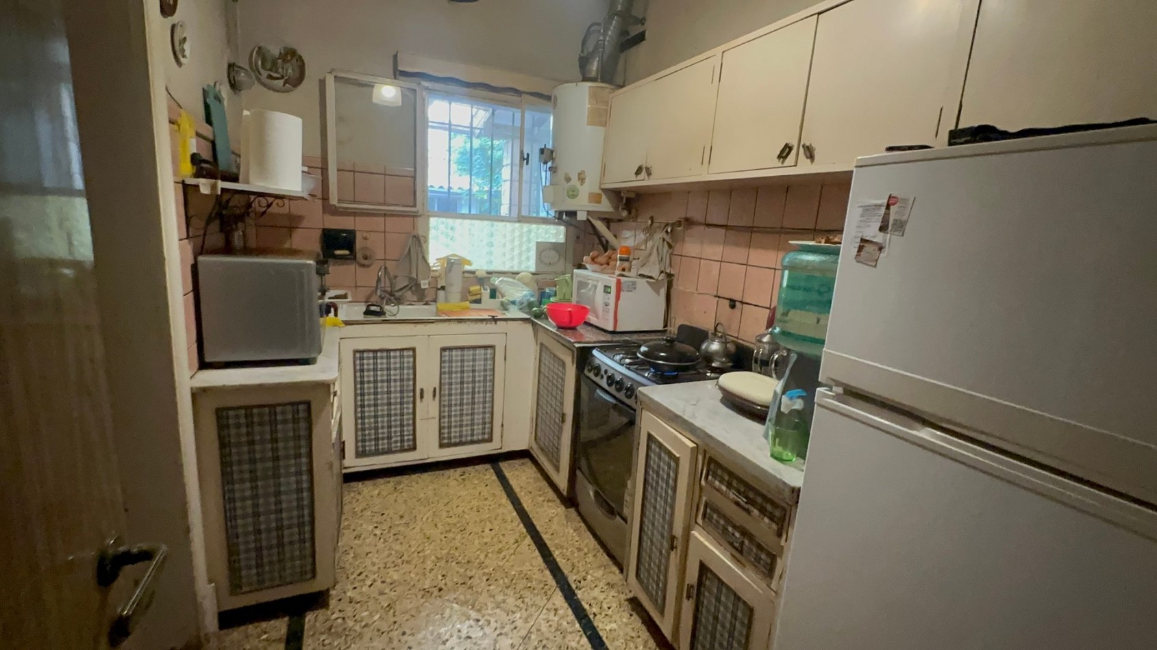 CASA A RECICLAR O A DEMOLER - LOTE DE 541 M² EN ZONA RESIDENCIAL DE BANFIELD