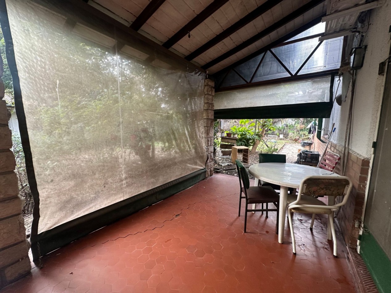 CASA A RECICLAR O A DEMOLER - LOTE DE 541 M² EN ZONA RESIDENCIAL DE BANFIELD