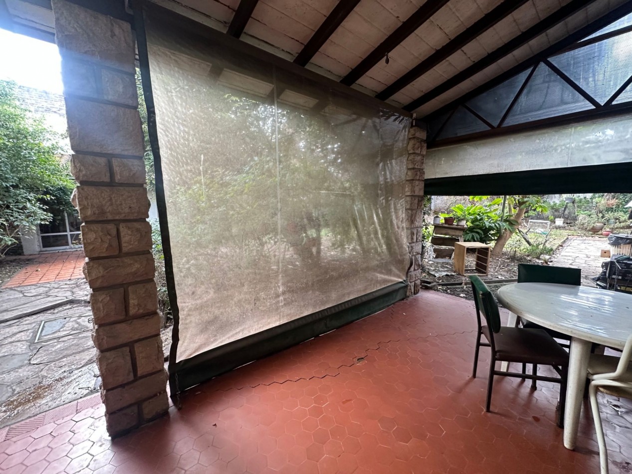 CASA A RECICLAR O A DEMOLER - LOTE DE 541 M² EN ZONA RESIDENCIAL DE BANFIELD