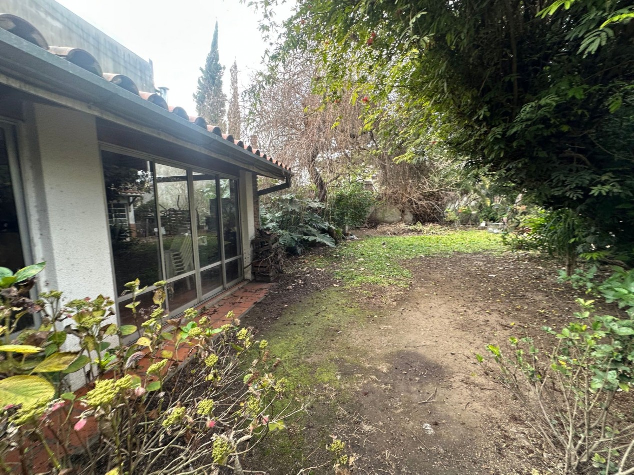 CASA A RECICLAR O A DEMOLER - LOTE DE 541 M² EN ZONA RESIDENCIAL DE BANFIELD