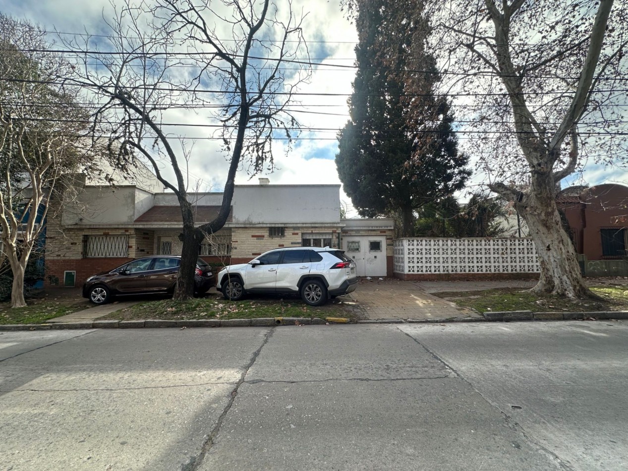 CASA A RECICLAR O A DEMOLER - LOTE DE 541 M² EN ZONA RESIDENCIAL DE BANFIELD