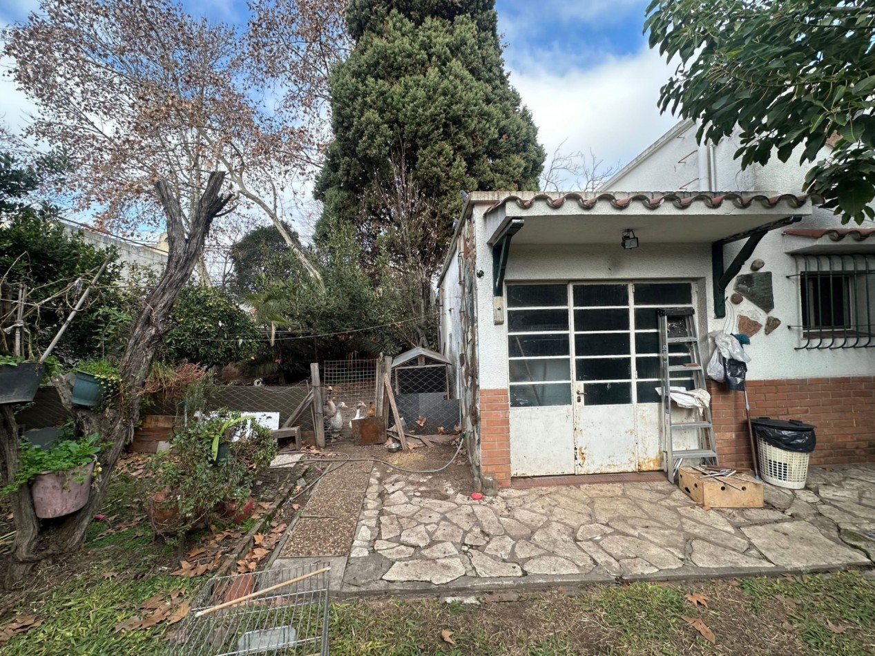 CASA A RECICLAR O A DEMOLER - LOTE DE 541 M² EN ZONA RESIDENCIAL DE BANFIELD