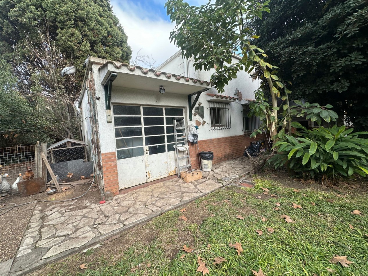 CASA A RECICLAR O A DEMOLER - LOTE DE 541 M² EN ZONA RESIDENCIAL DE BANFIELD
