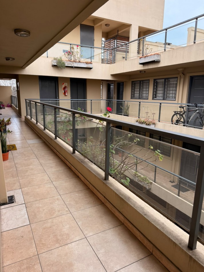 Departamento 2 Ambientes al Frente con Cochera - Baño en Suite y Toilette - Rivera 648, Piso 3